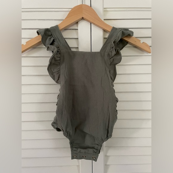 Reverie threads Other - Reverie threads baby romper